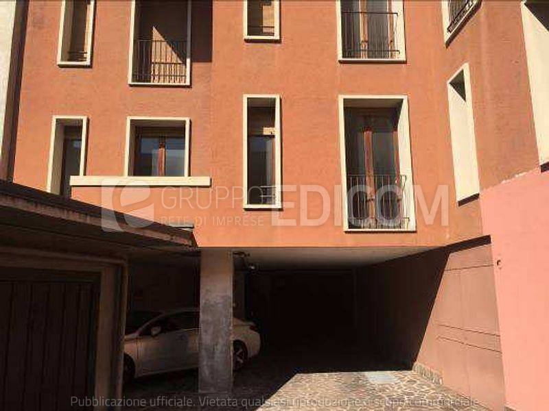 ufficio in vendita a Lecco in zona Lecco Centro