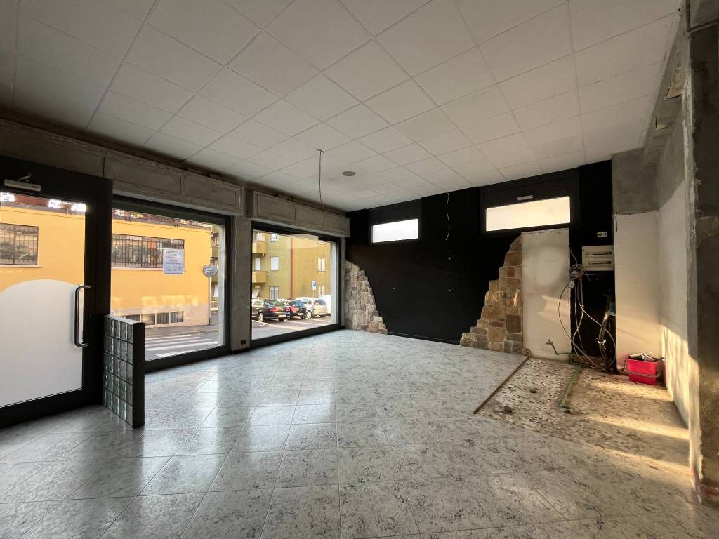 negozio in vendita a Lecco in zona Viale Turati