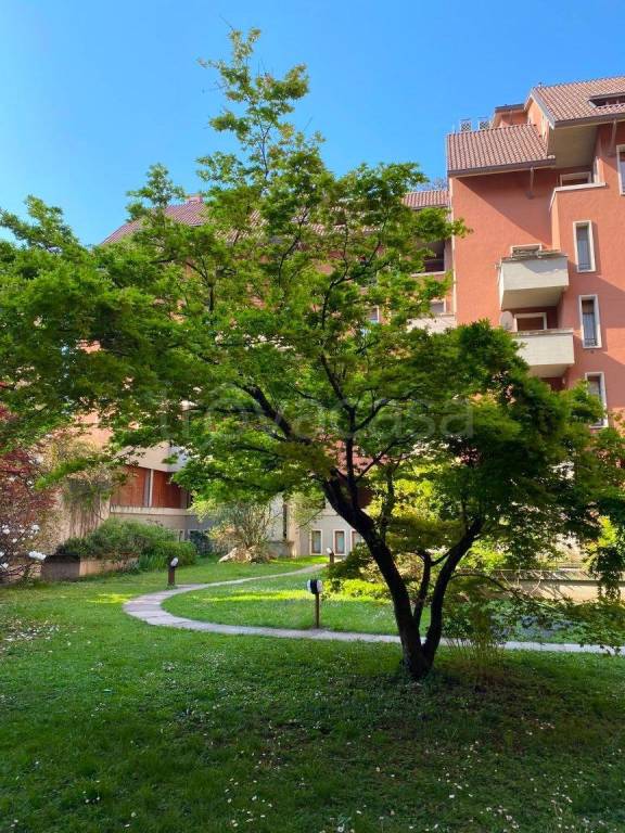 appartamento in vendita a Lecco in zona Lecco Centro