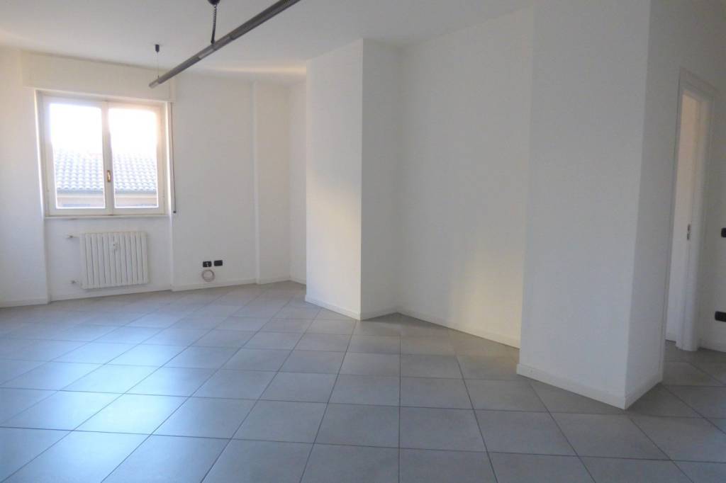 appartamento in vendita a Lecco in zona Lecco Centro