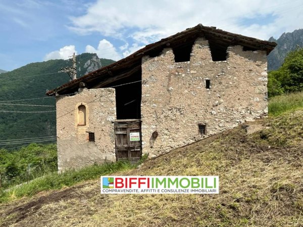 casa indipendente in vendita a Lecco in zona Germanedo