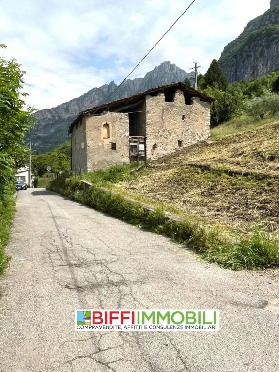 casa indipendente in vendita a Lecco in zona Germanedo