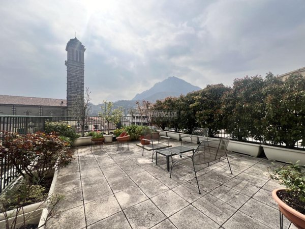 appartamento in vendita a Lecco in zona Pescarenico