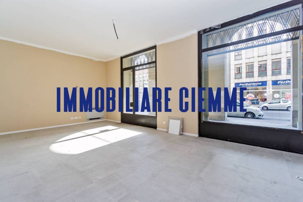 locale commerciale in vendita a Lecco in zona Corso Martiri