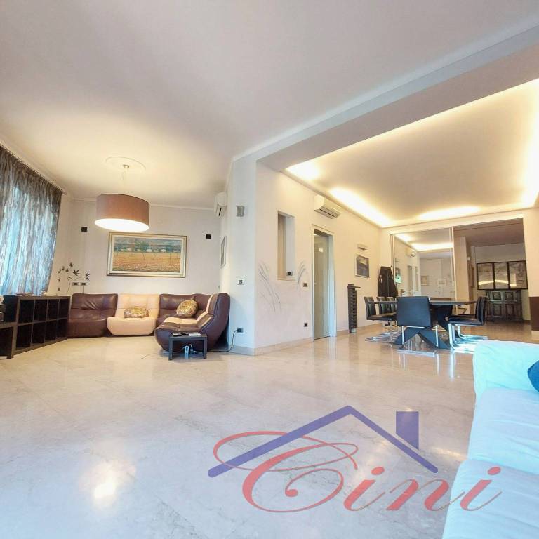 appartamento in vendita a Lecco in zona Lecco Centro