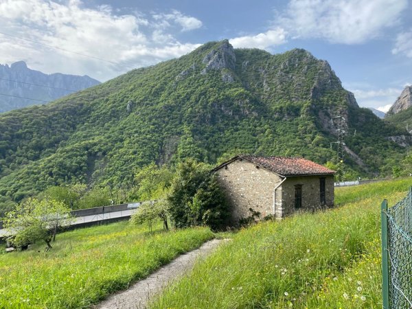 quadrivano in vendita a Lecco in zona Versasio
