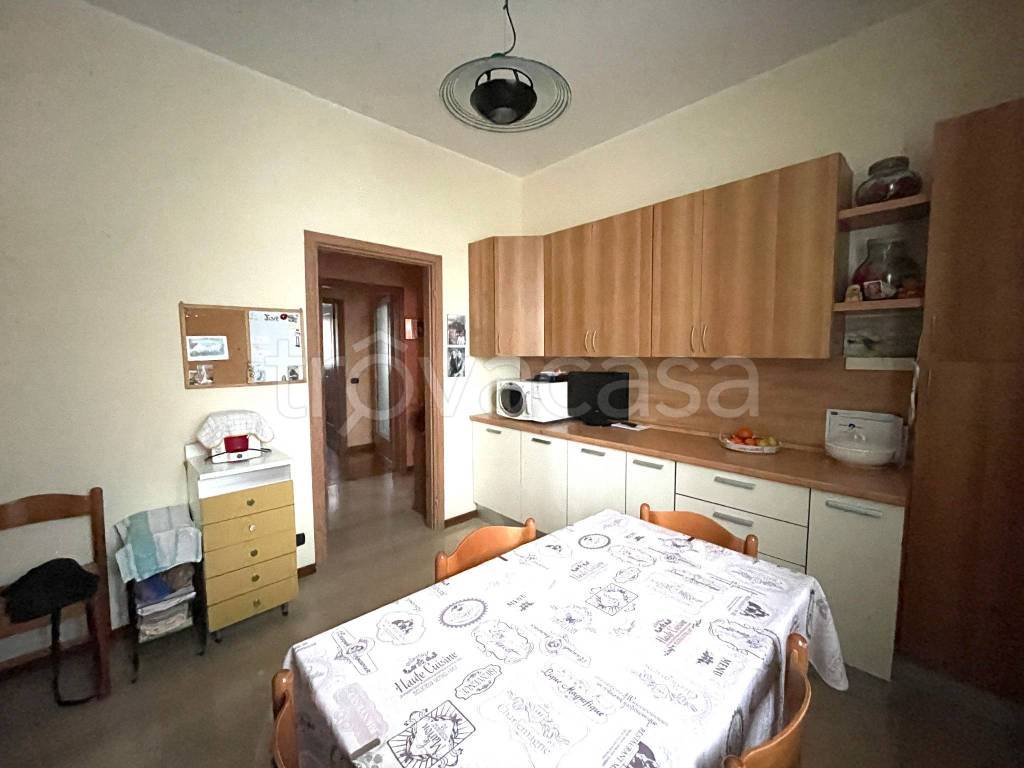 appartamento in vendita a Lecco in zona Caleotto