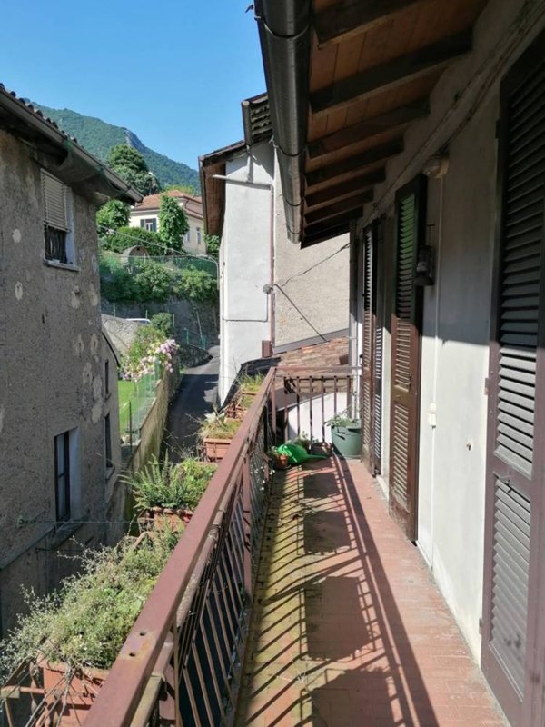 appartamento in vendita a Lecco in zona Malavedo