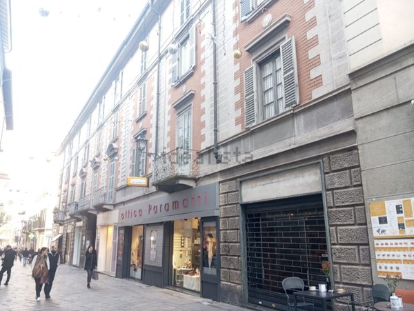negozio in vendita a Lecco in zona Lecco Centro
