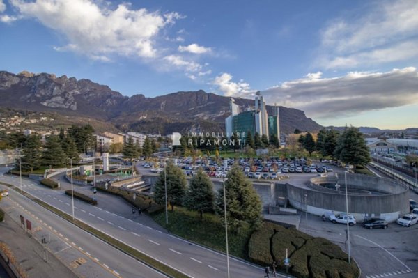 locale commerciale in vendita a Lecco in zona Lecco Centro