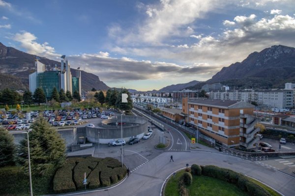 locale commerciale in vendita a Lecco in zona Lecco Centro
