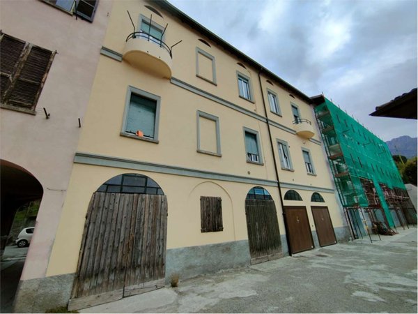 appartamento in vendita a Lecco in zona Acquate