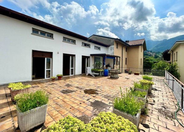 casa indipendente in vendita a Lecco in zona Olate