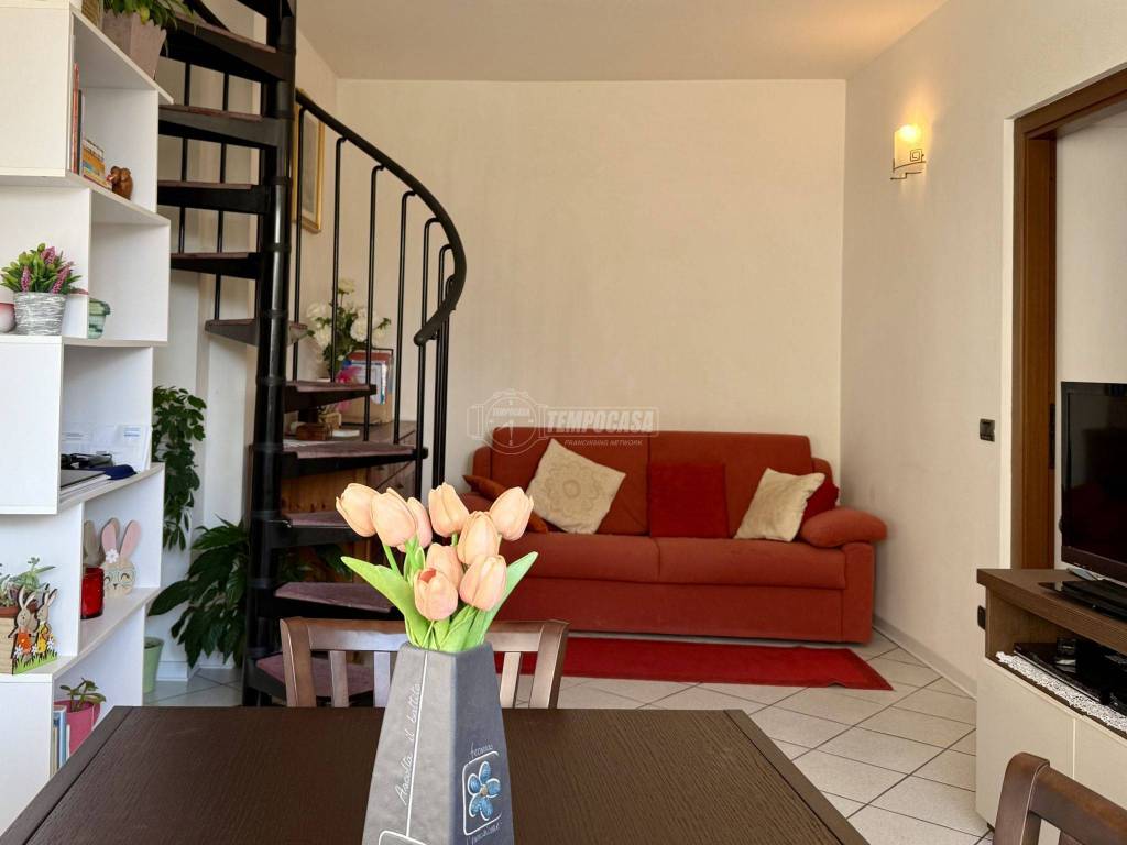 appartamento in vendita a Lecco in zona Castello
