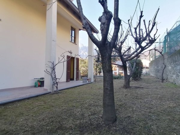 casa indipendente in vendita a Lecco in zona Caleotto