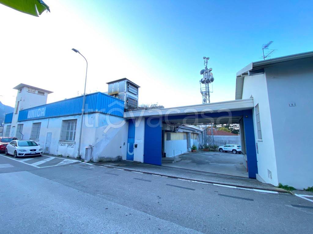 negozio in vendita a Lecco in zona Olate