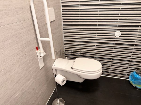 negozio in vendita a Lecco in zona Pescarenico