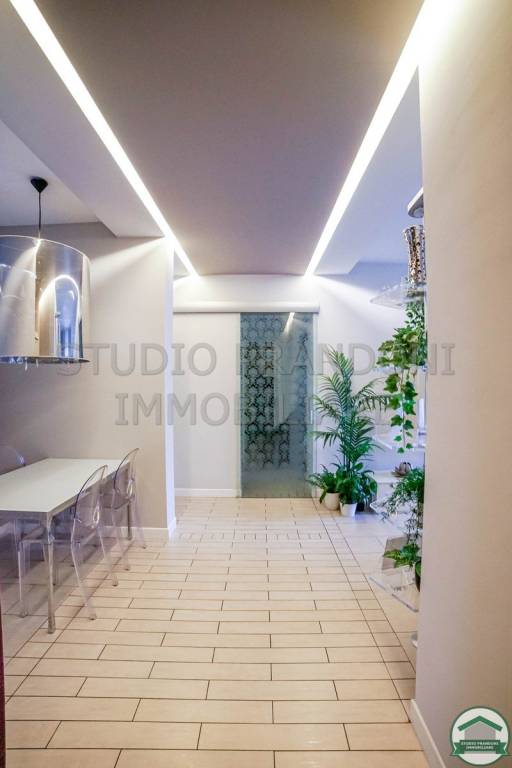 appartamento in vendita a Lecco in zona Lecco Centro