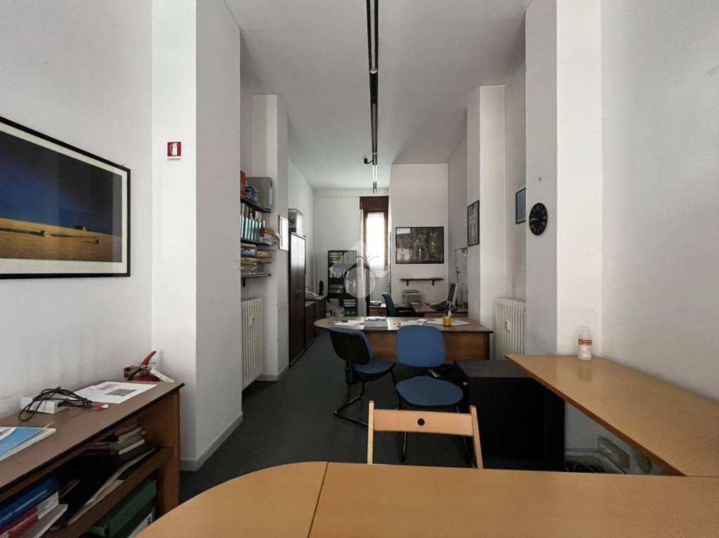 negozio in vendita a Lecco in zona Viale Turati