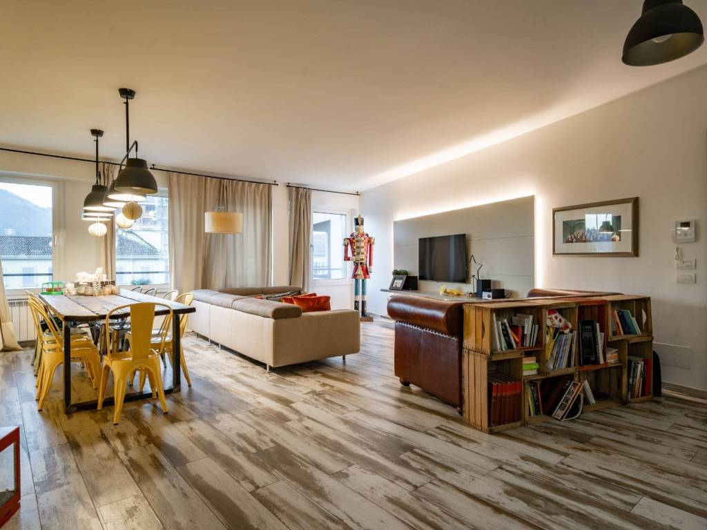 appartamento in vendita a Lecco in zona Lecco Centro