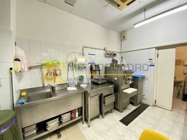 negozio in vendita a Lecco in zona Viale Turati