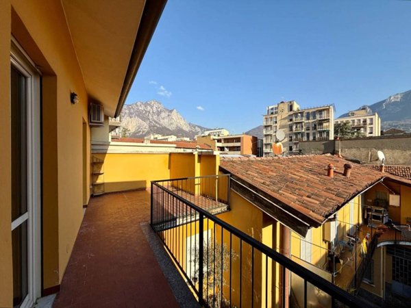appartamento in vendita a Lecco in zona Lecco Centro