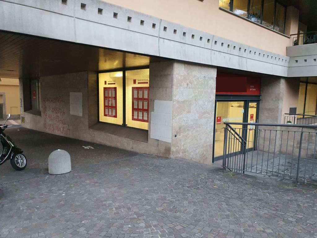 negozio in vendita a Lecco in zona Viale Turati
