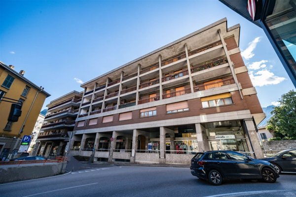 ufficio in vendita a Lecco in zona Lecco Centro