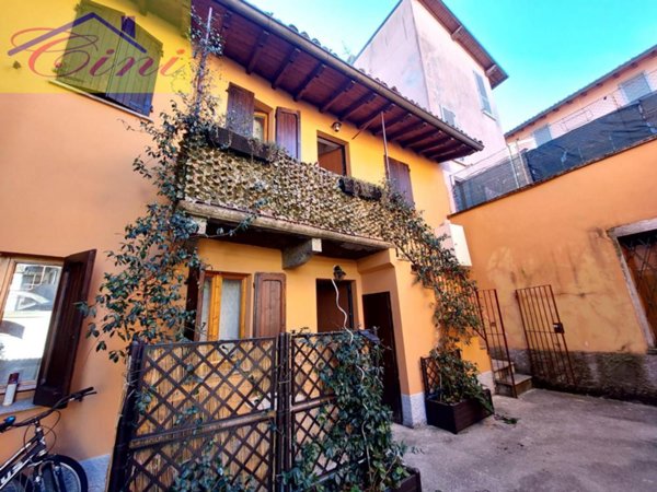 casa indipendente in vendita a Lecco in zona Pescarenico