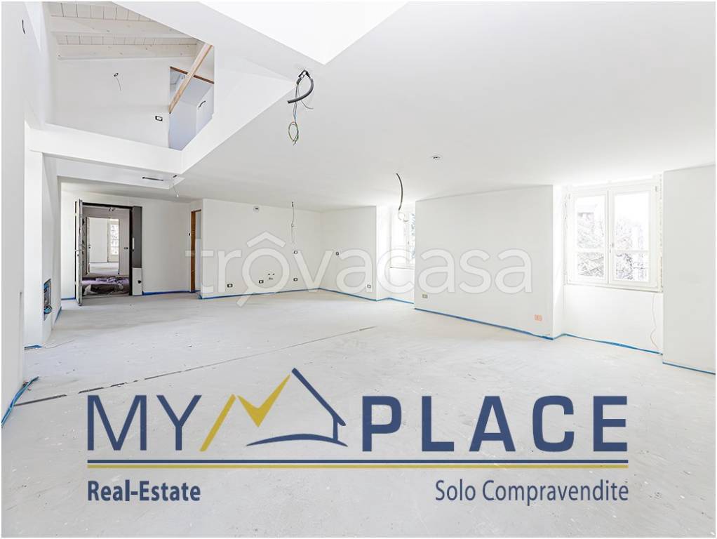 appartamento in vendita a Lecco in zona Lecco Centro