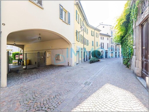 appartamento in vendita a Lecco in zona Lecco Centro