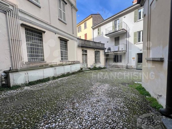 appartamento in vendita a Lecco in zona Lecco Centro