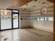 negozio in vendita a Lecco in zona Maggianico