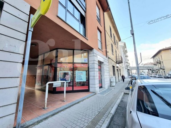 negozio in vendita a Lecco in zona Pescarenico