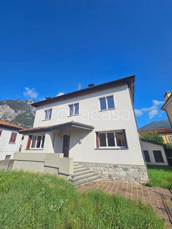 casa indipendente in vendita a Lecco in zona Castello