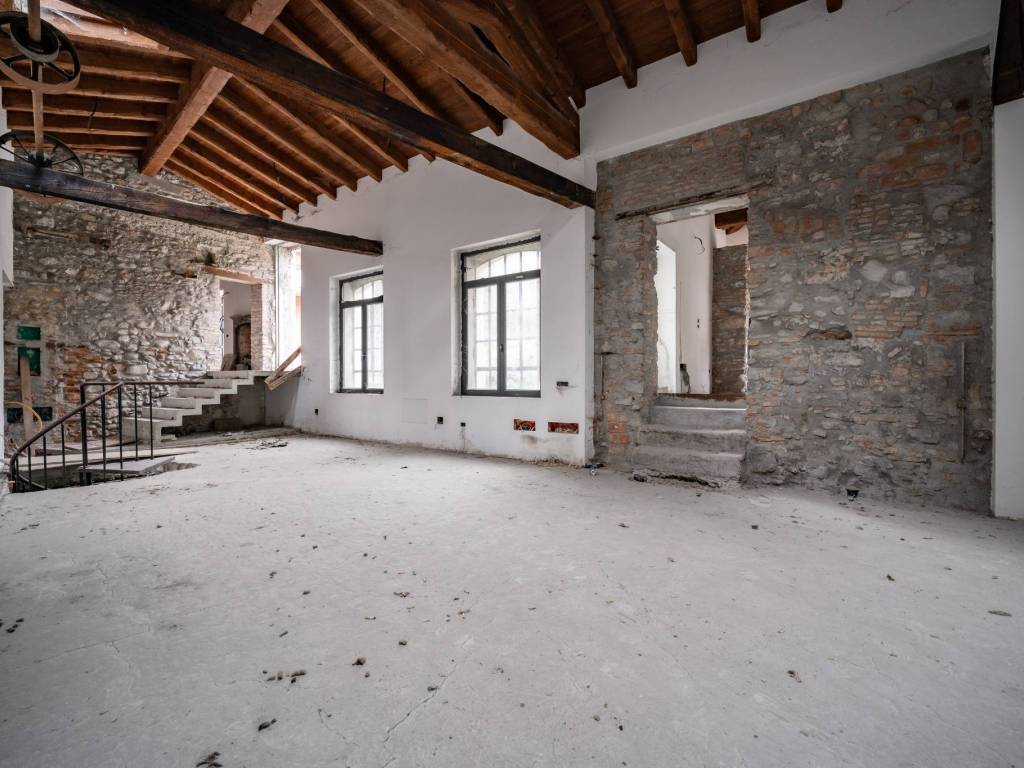 appartamento in vendita a Lecco in zona Laorca
