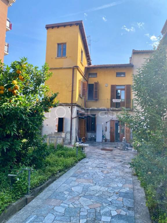 casa indipendente in vendita a Lecco in zona Belledo