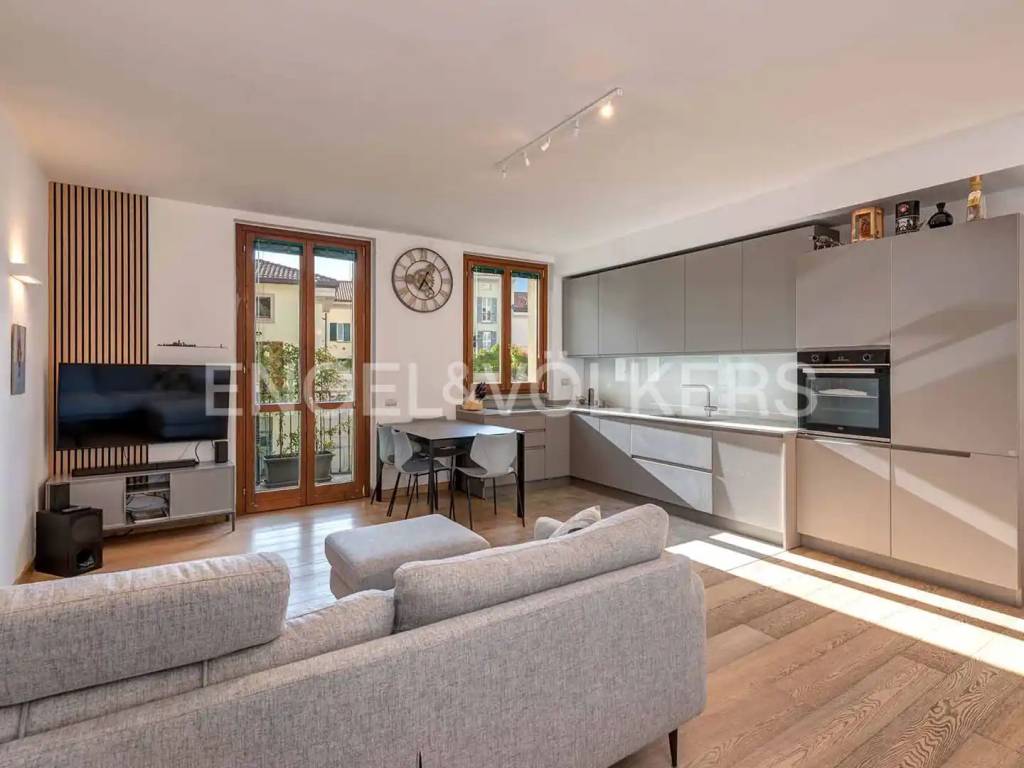 appartamento in vendita a Lecco in zona Lecco Centro