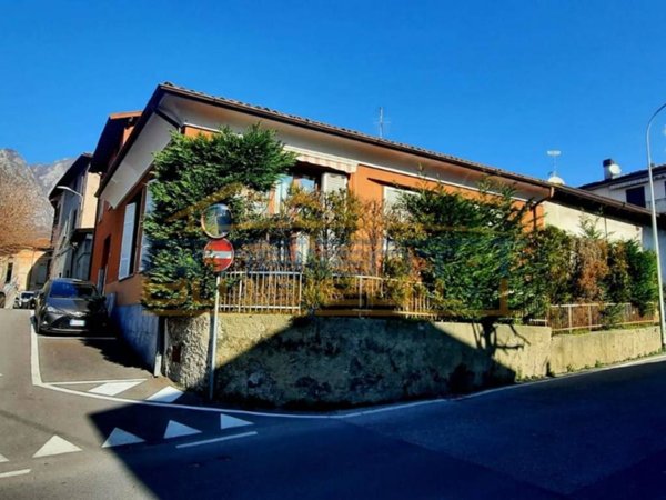 casa indipendente in vendita a Lecco in zona Acquate