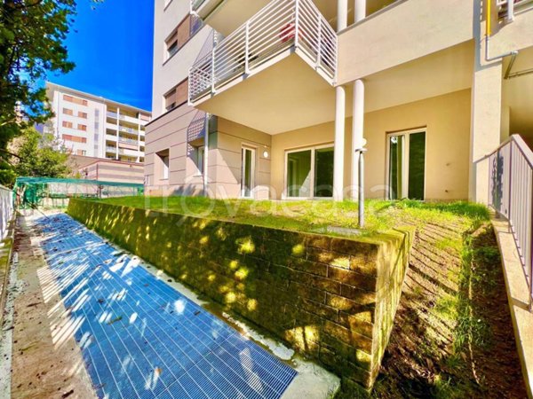 appartamento in vendita a Lecco in zona Caleotto