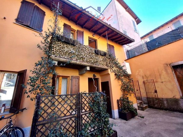 casa indipendente in vendita a Lecco in zona Pescarenico