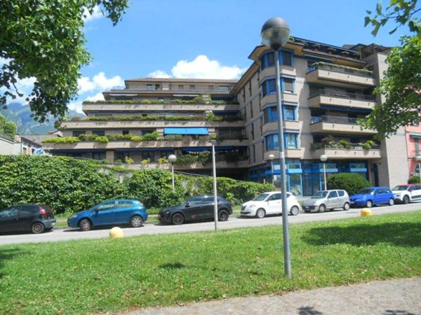 ufficio in vendita a Lecco in zona Lecco Centro