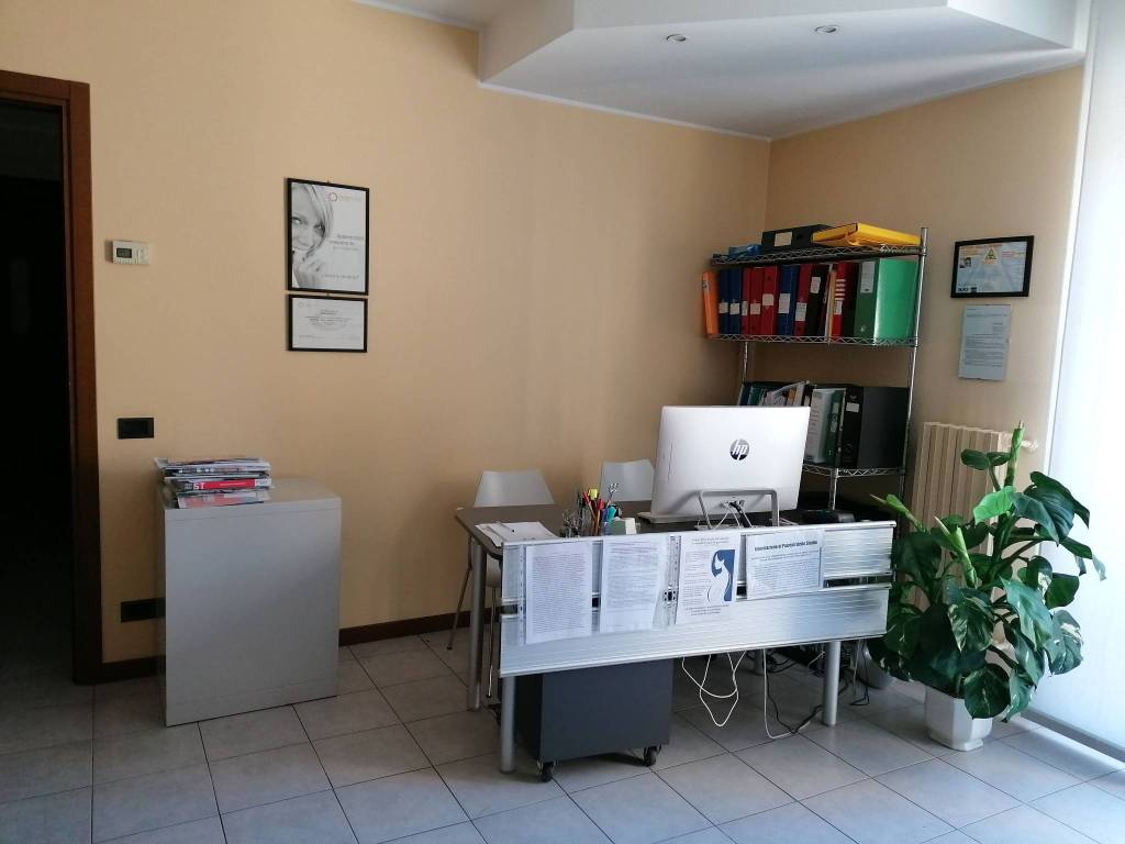 ufficio in vendita a Lecco in zona Lecco Centro
