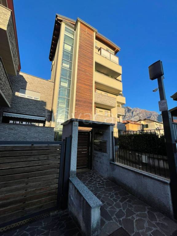 appartamento in vendita a Lecco in zona Olate