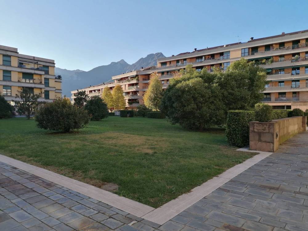ufficio in vendita a Lecco in zona Lecco Centro