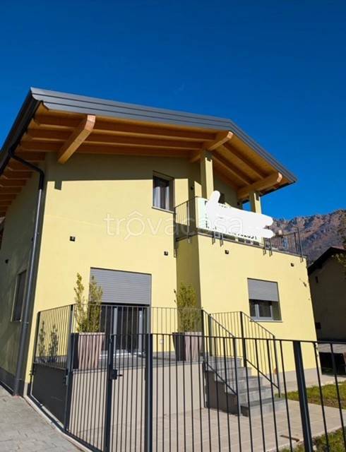 appartamento in vendita a Lecco in zona Laorca