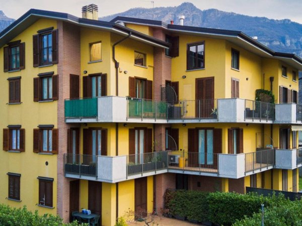 appartamento in vendita a Lecco in zona Acquate