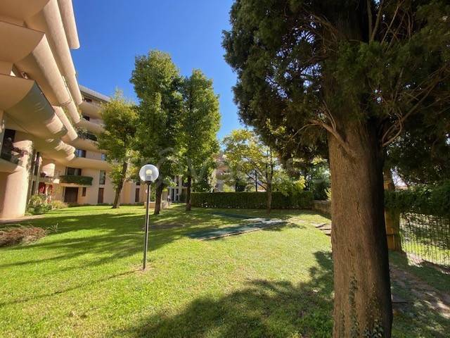 appartamento in vendita a Lecco in zona Caleotto