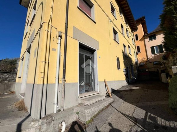 negozio in vendita a Lecco in zona Chiuso