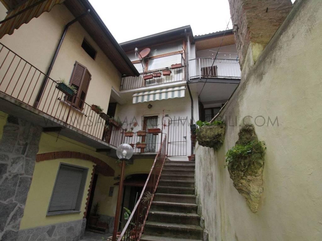 appartamento in vendita a Lecco in zona Maggianico